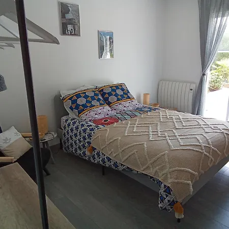 D'hotes Au Milieu Des Vignes Bed and breakfast